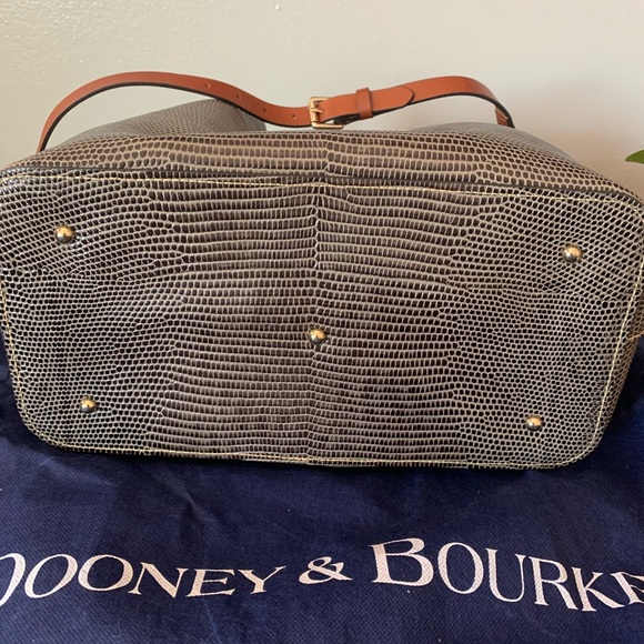 Dooney & Bourke Embossed Lizard Large Barlow Tote - Picture 3 of 6